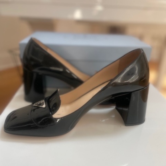 $995- PRADA Vernice Patent Loafer Black Pumps /  Logo - Picture 7 of 12